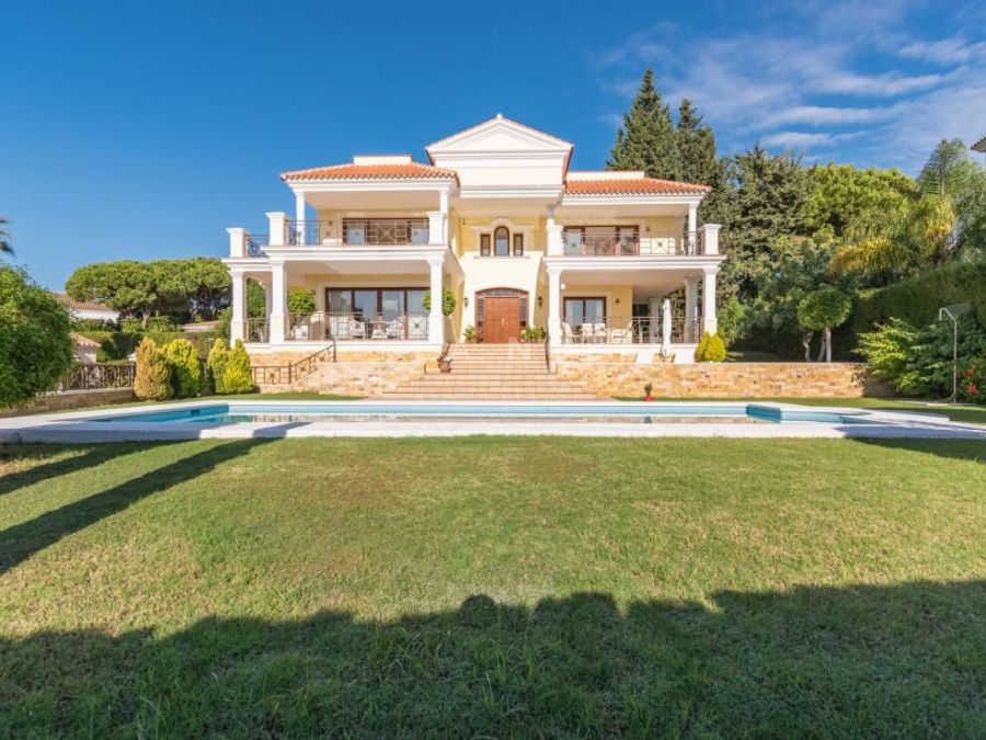 Villa zum Verkauf in der Hacienda las Chapas, Marbella