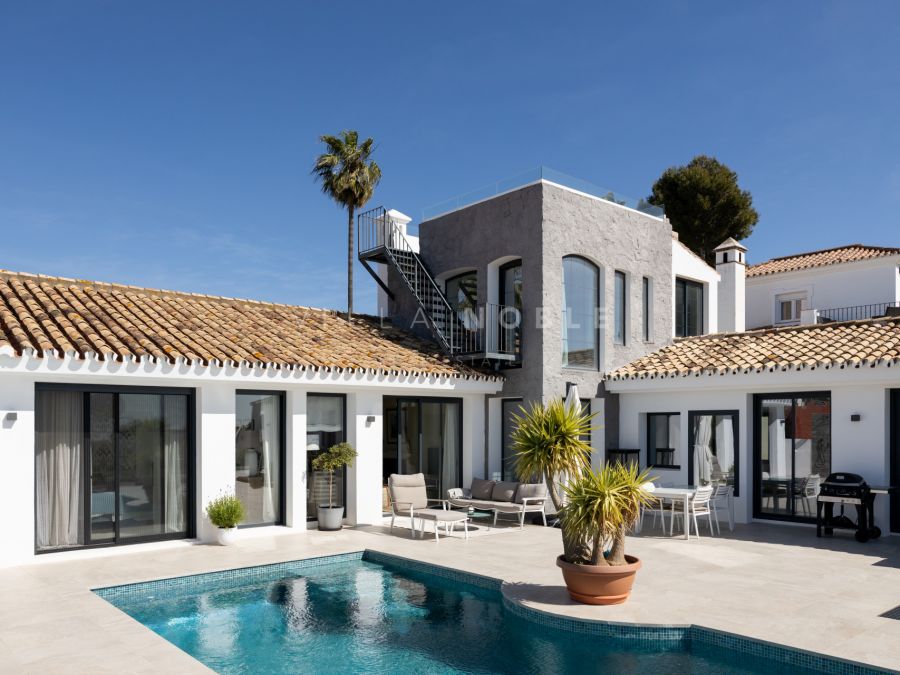EXCEPTIONAL MODERN VILLA IN ESTEPONA With panoramic views over the coast and Gibraltar