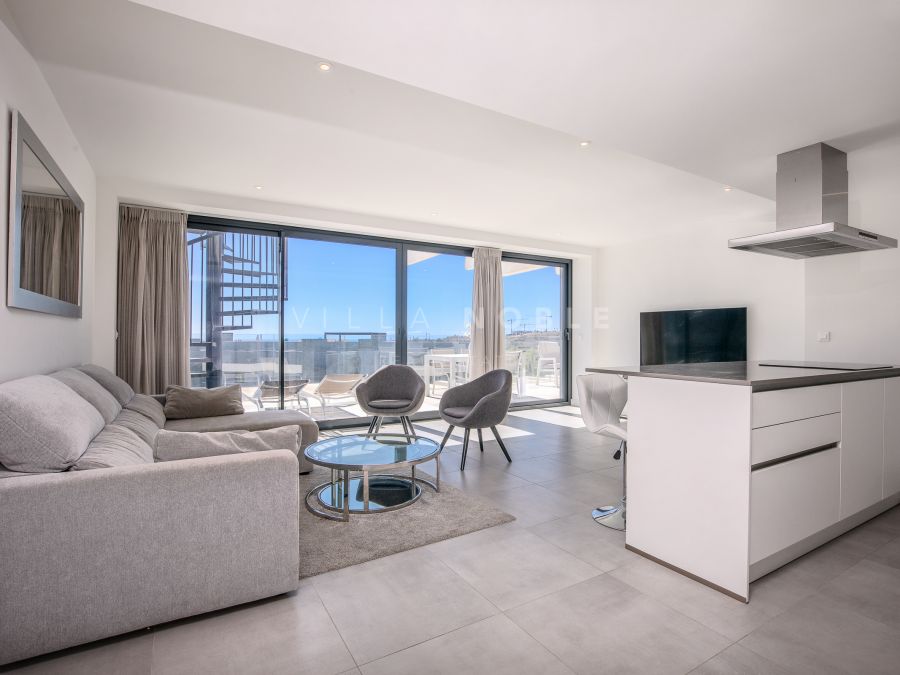 Fantastic 3 bedrooms penthouse with a large solarium with sea views en venta