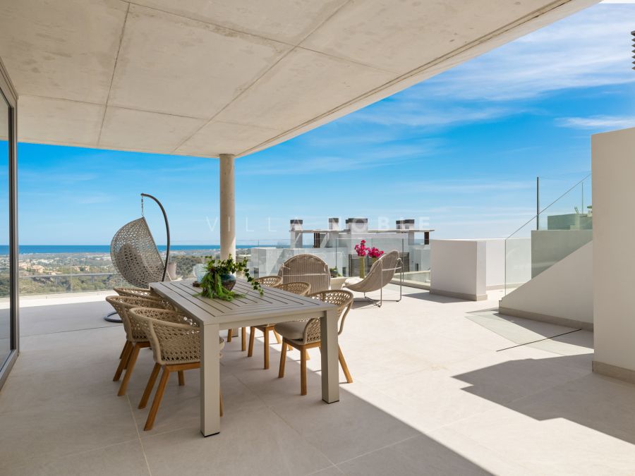 Brand new top quality penthouse with private pool in Real de la Quinta