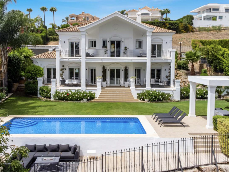 Ausgezeichnete private Villa mit 6 Schlafzimmern im ruhigen Teil von Nueva Andalucía, Marbella