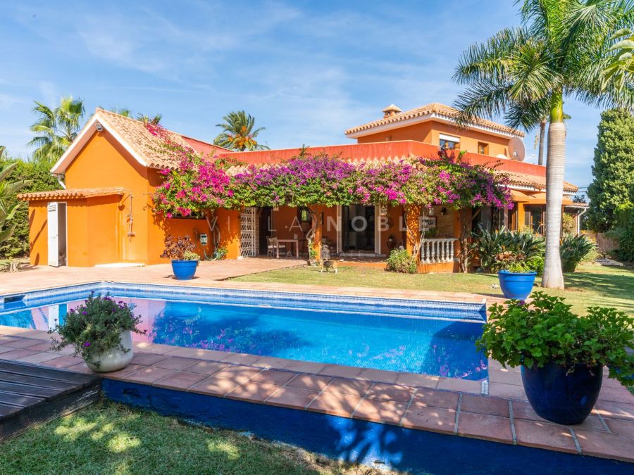 Schöne Villa in El Paraiso nahe Annehmlichkeiten