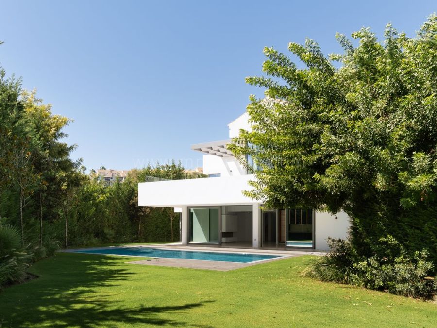 Nine in Paradise, Zeitgenössische Villen, Estepona