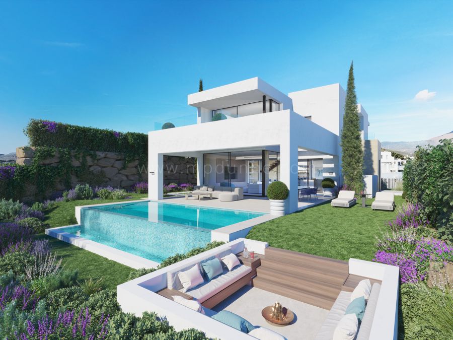 Villas modernas con vistas panorámicas en Estepona Golf