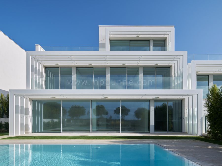 Luxury villas with Golf and Mediterranean sea views, in La Reserva de Sotogrande