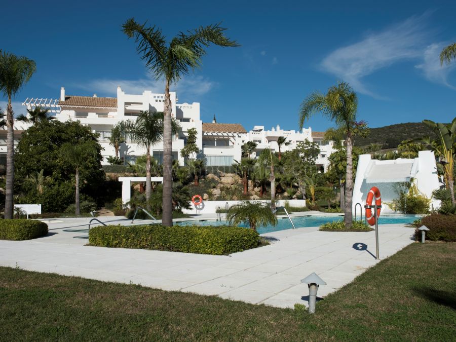 Alcazaba Lagoon, Casares, 2 and 3 bedroom brand new apartments for sale