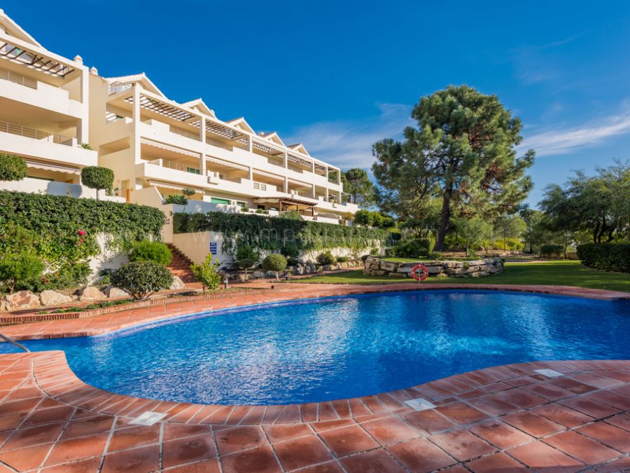 Duplex penthouse in Estepona with panoramic views.
