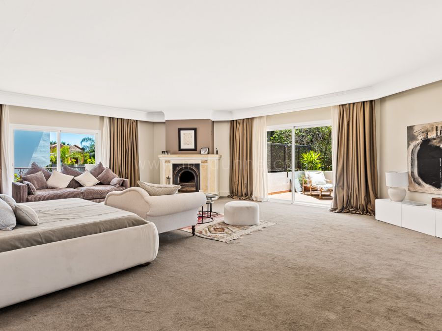 Marbella Golden Mile, Classical villa in Rocio de Nagueles
