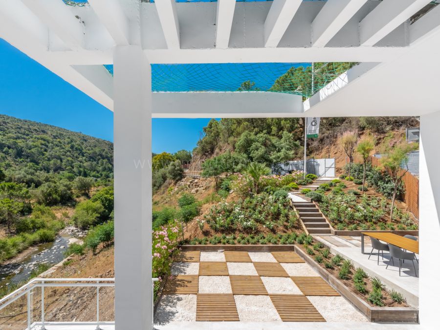 Contemporary apartment in a breathtaking natural setting in Benahavis