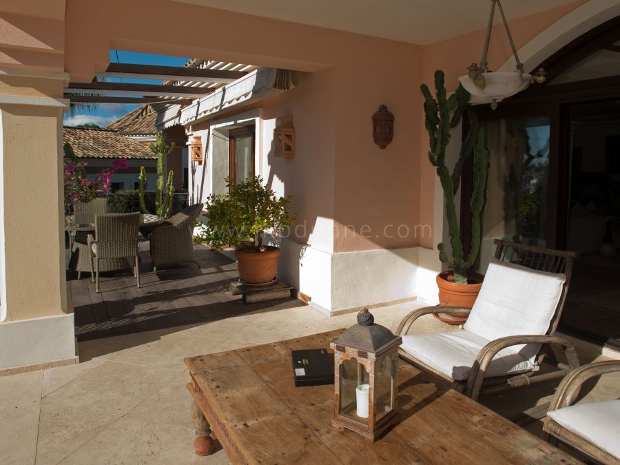 Villa for Sale in Nueva Andalucia Walking distance to the beach and Banus