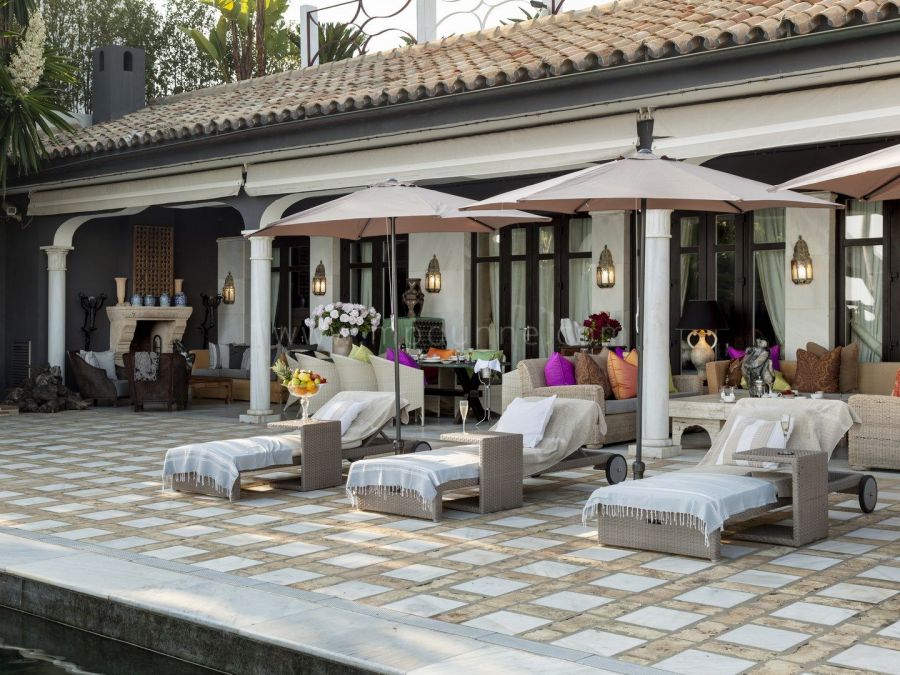 Beachfront seven-bedroom Villa for Rent in Los Monteros Playa