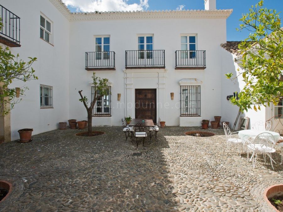 Beautiful Southern Spanish home for sale in Puerto de los Almendros, Benahavis
