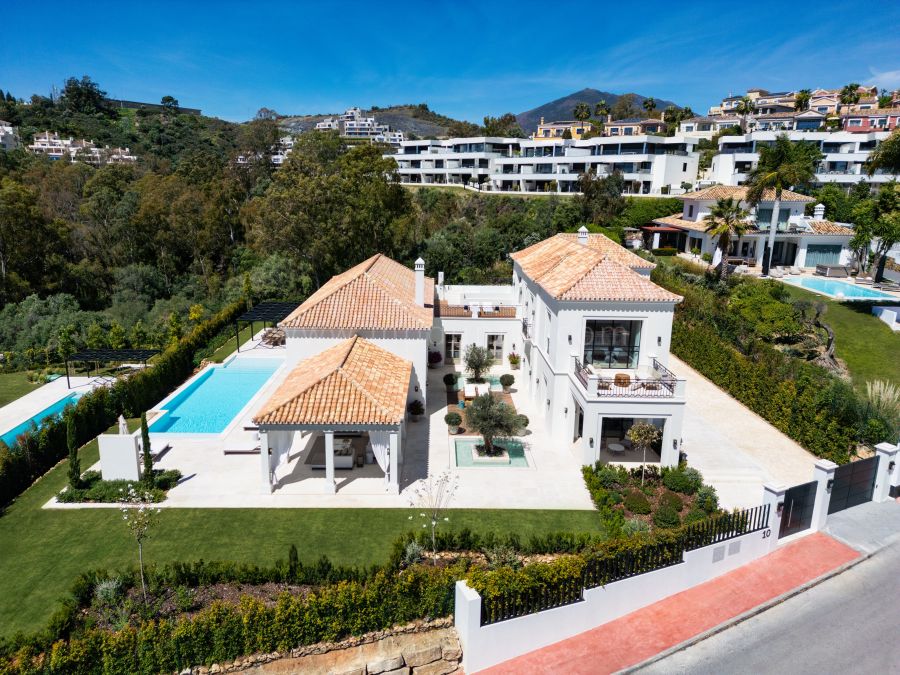 Villa Nueva de Estilo Provincial en La Cerquilla, Nueva Andalucía