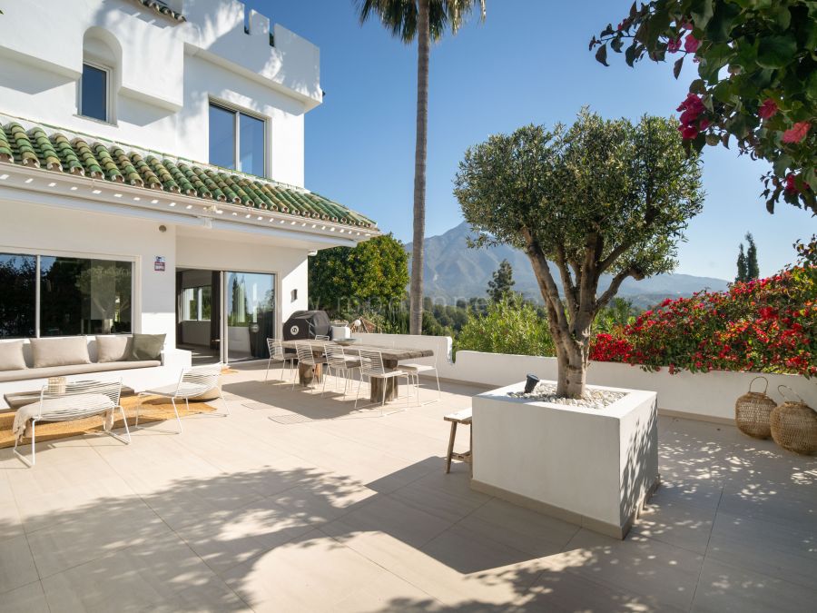 La Colina 18 - Stunning Townhouse with Incredible Mountain and Sea Views, Aloha