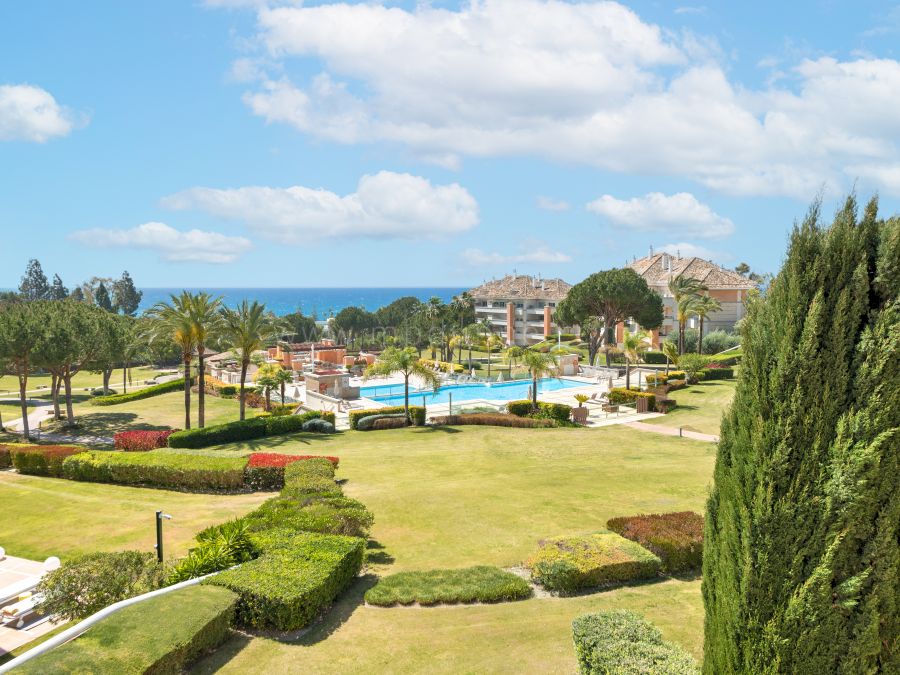 Exclusiva - Espectacular Apartamento con Vistas al Mar en La Trinidad, Milla de Oro de Marbella