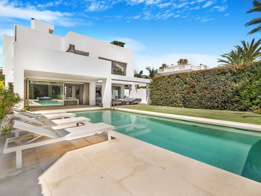 Moderne Villa in zweiter Strandlinie in der Nähe von Puerto Banus, Marbella