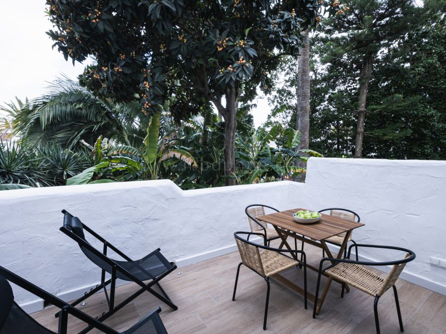 Luxury Apartment in Puente Romano: A Prime Investment Opportunity