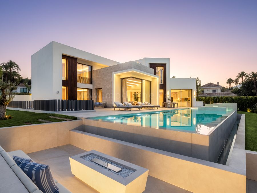 Villa de Luxe en Première Ligne de Golf à Las Brisas