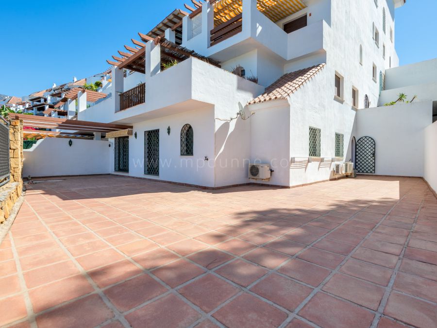 Spacious Ground Floor Apartment with Large Terrace in Marbella Golden Mile