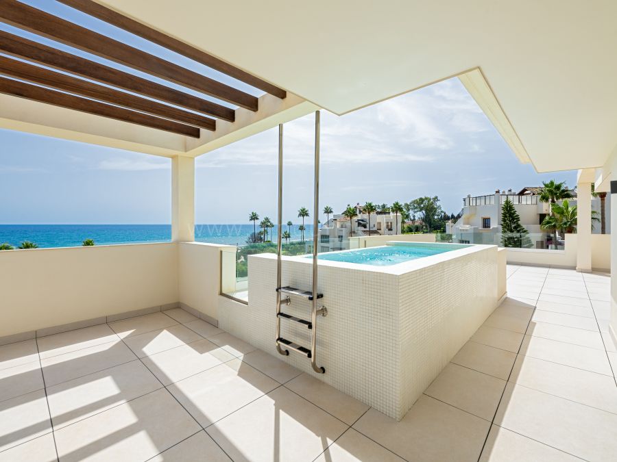 Luxurious Front Line Beach Penthouse for sale in Velaya, New golden Mile