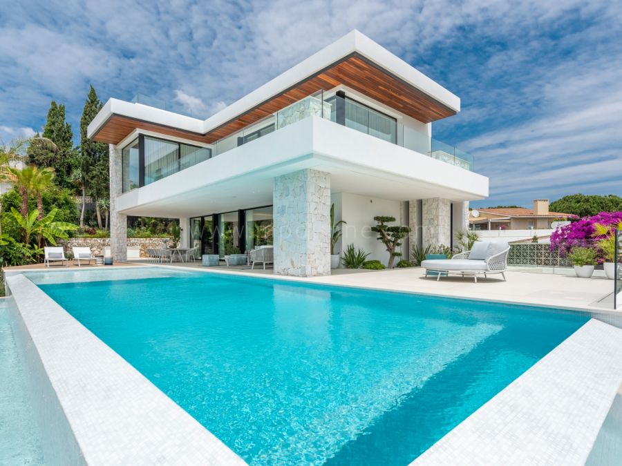 Modern villa with sea views in Carib Playa, Marbella