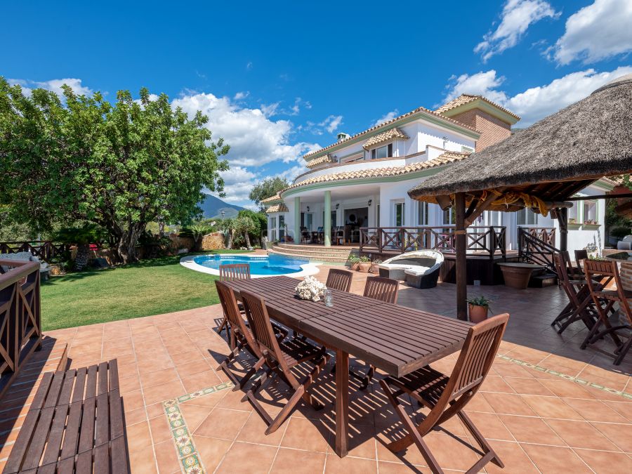 Single-family villa with panoramic views in Istan Available for Long Term Rental