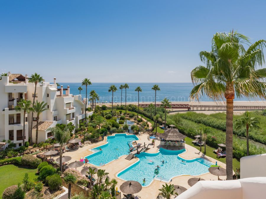 Renovierte Duplex-Wohnung in Estepona direkt am Strand