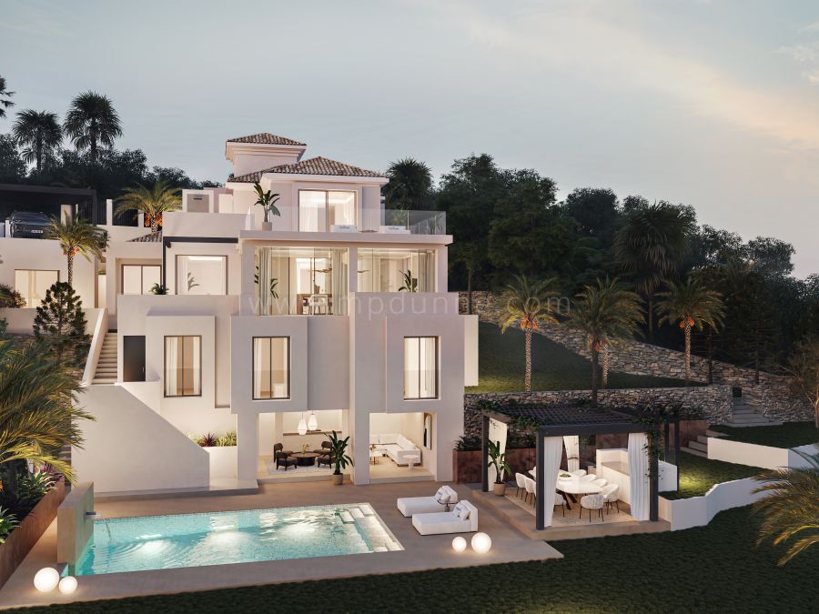 Villa de nueva construcción de estilo andaluz en una comunidad cerrada en Nueva Andalucía