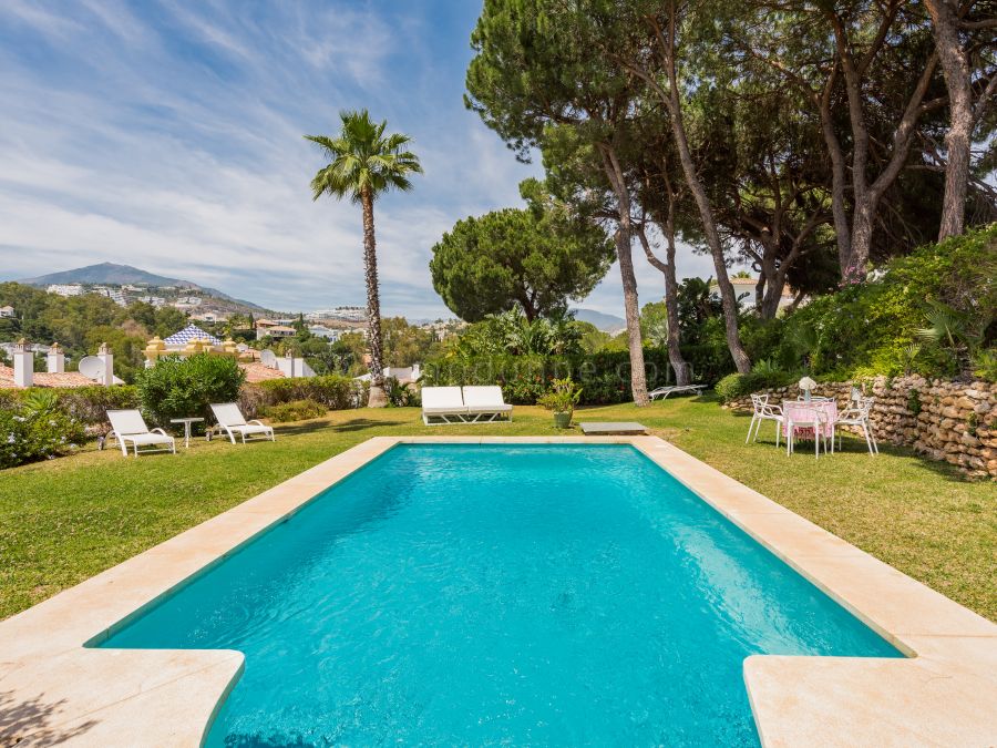 Frontline Golf Villa with Panoramic Views in La Quinta, Benahavis