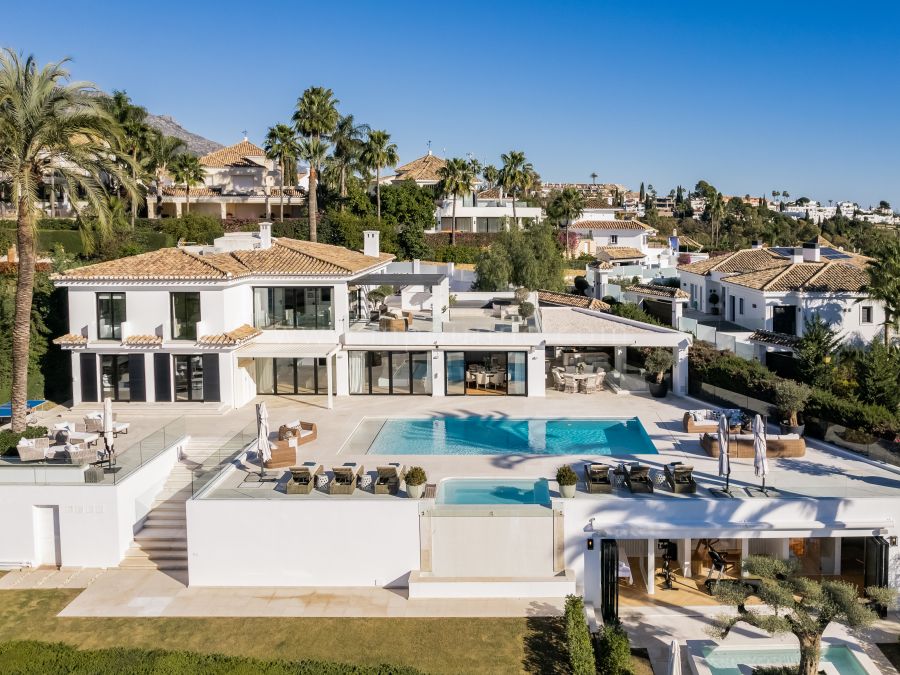 Villa Elba - Renovated frontline golf villa with panoramic views in Nueva Andalucia