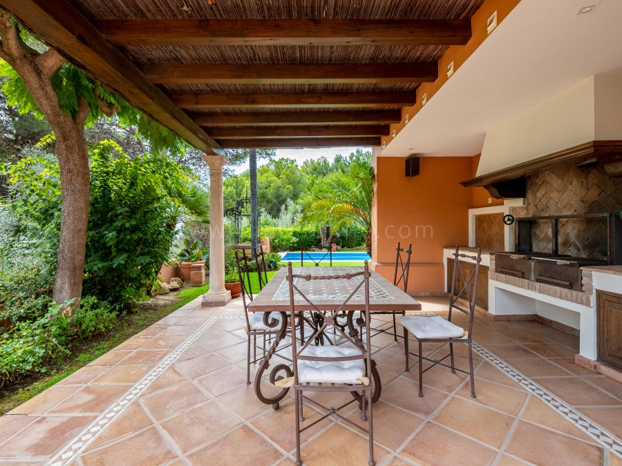 Wunderschöne Villa im spanischen Stil in Altos Reales