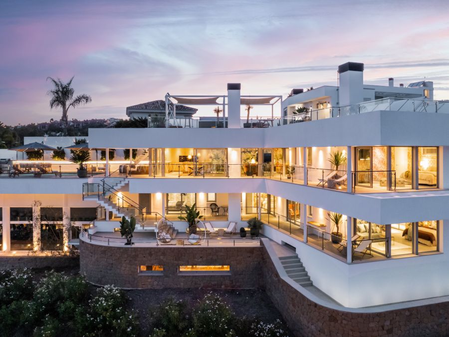Casa Cielo Moderna Villa en El Herrojo, La Quinta,Benahavis