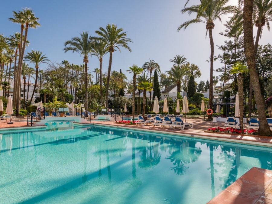 Ático dúplex junto a la playa en Puerto Banús, Marbella