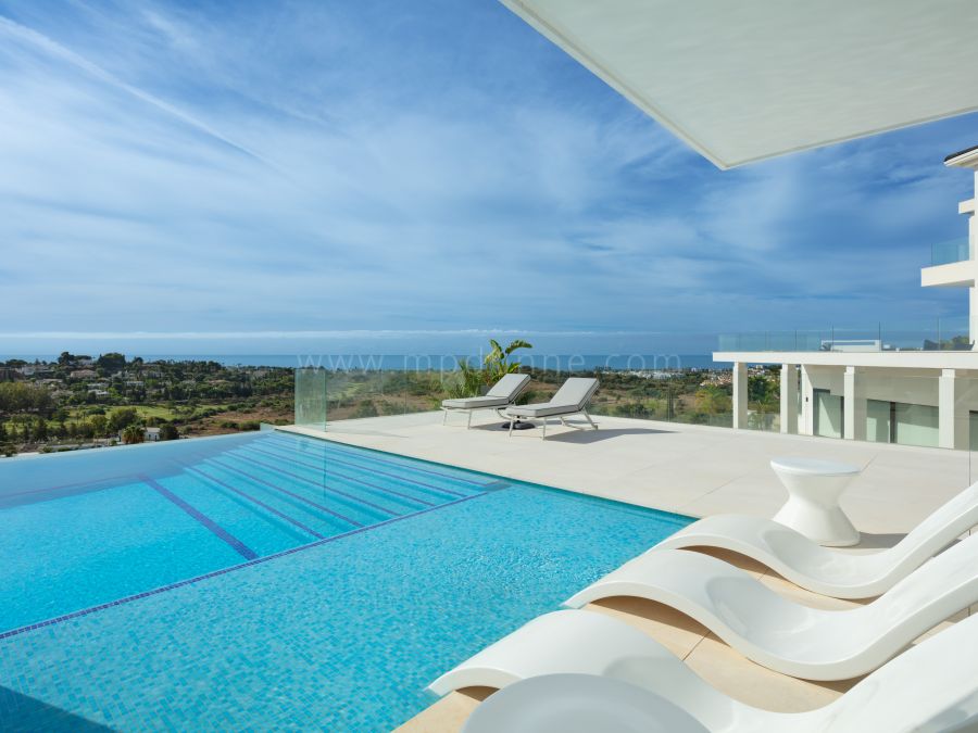 Moderne Villa mit Panoramablick in El Paraiso Golf
