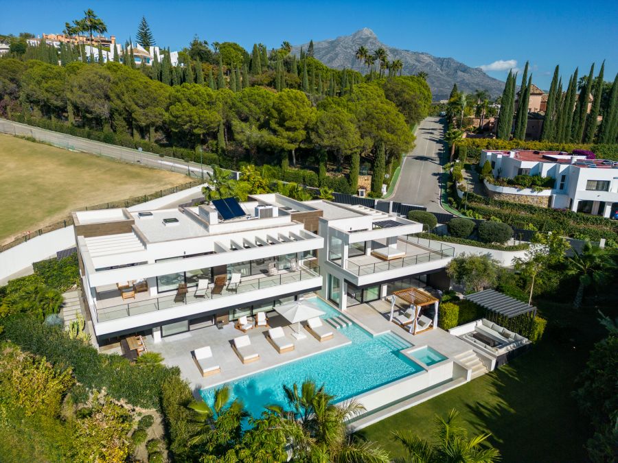 Modern Villa with Panoramic Sea Views in La Cerquilla, Nueva Andalucia