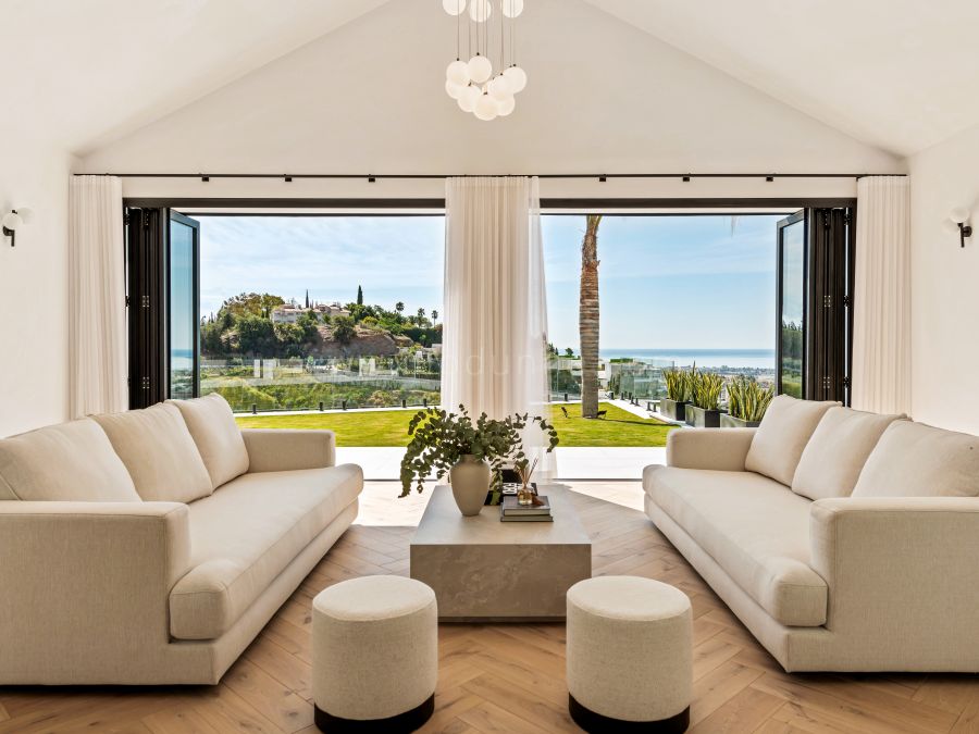 Elegant villa in La Quinta Benahavis with panoramic views