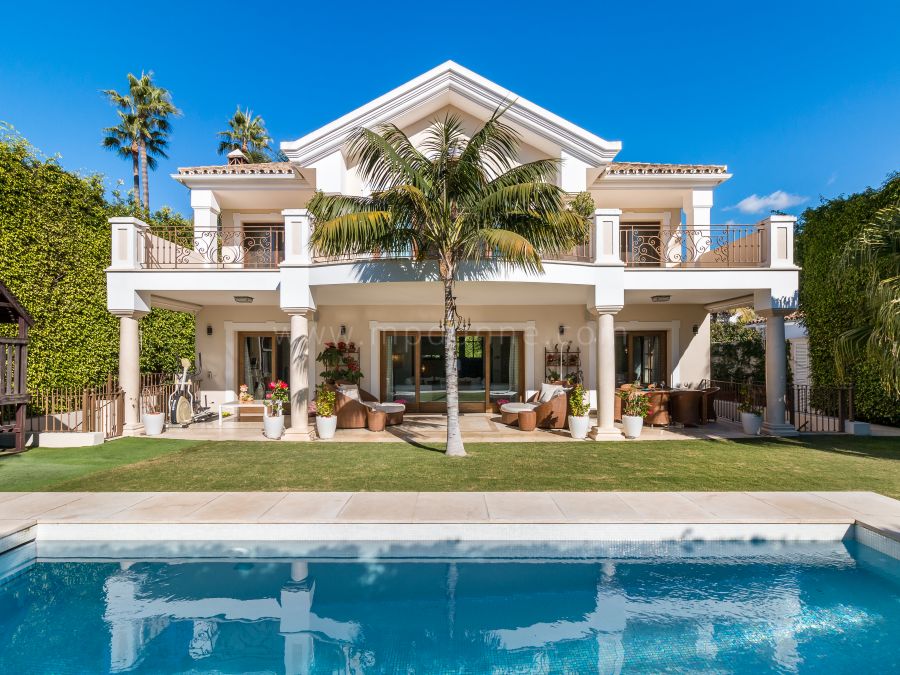 Glamorous Beachside Villa in Casablanca, Marbella Golden Mile