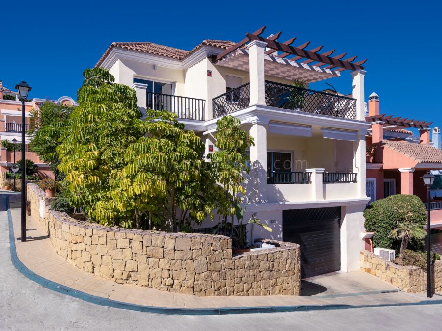 Casa adosada Art Déco renovada con vistas al mar