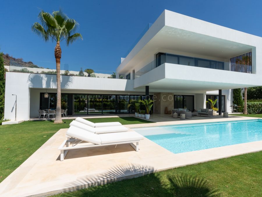 Villa privée moderne Los Olivos dans une communauté fermée, Marbella