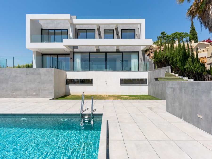 New built Villa with Sea Views in Los Flamingos
