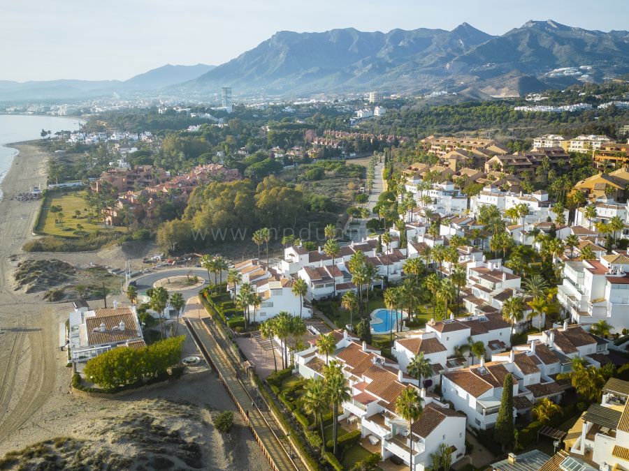 Schlüsselfertiges, renoviertes Stadthaus am Meer in Marbella Ost