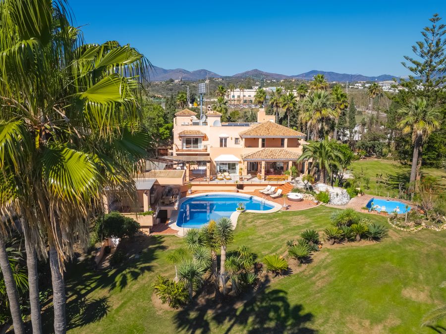 Beachfront Spanish-style Mansion in Estepona