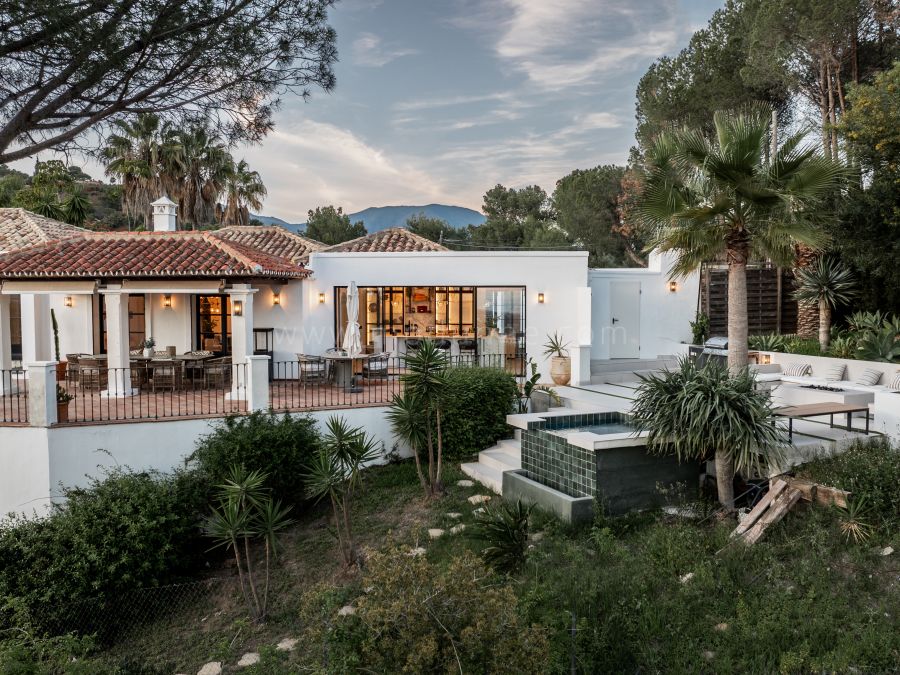 Stylish Single Level Villa in El Madroñal, with Panoramic Sea Views