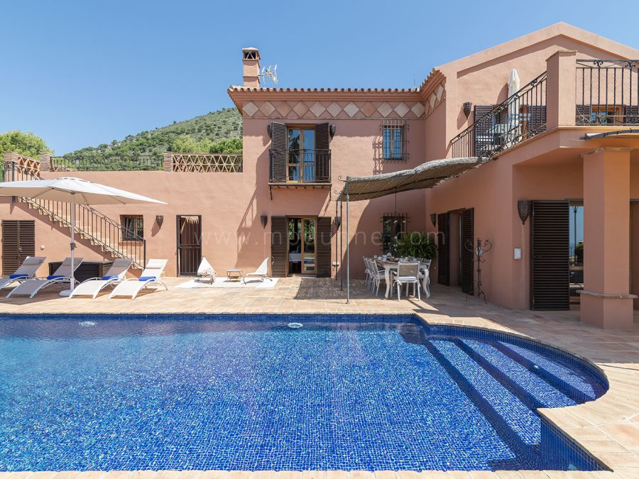 Villa de estilo andaluz con vistas al mar en Buena Vista, Mijas