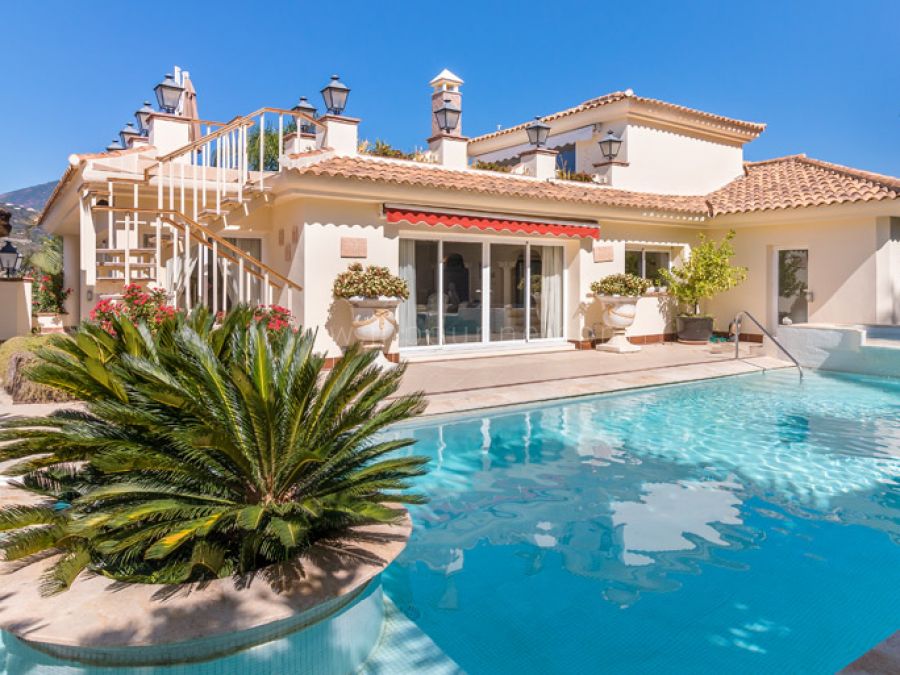 Villa en primera línea de Magna Marbella Golf en Nueva Andalucía