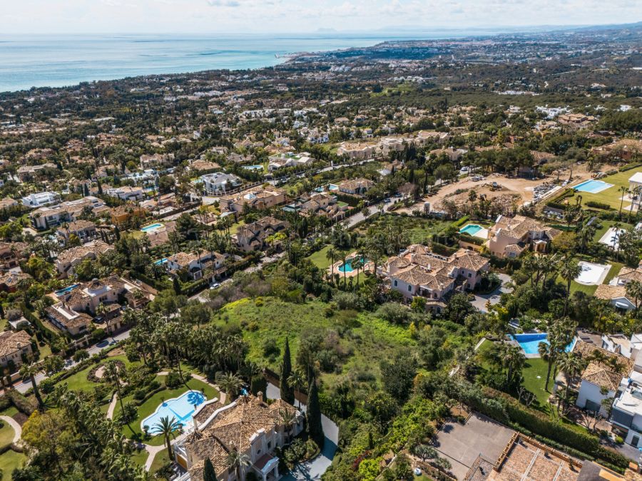 The Courtyard Parcela con vistas al mar y a la montaña en Sierra Blanca, Marbella Milla de Oro
