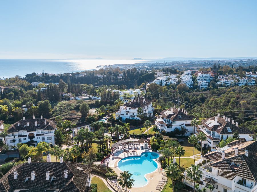 Apartment Walking Distance to Puente Romano and Coast in Marbella Golden Mile