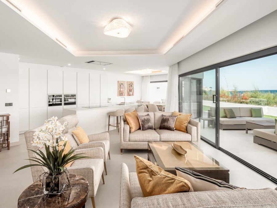 Reihenhaus in erster Strandlinie in einer geschlossenen Wohnanlage, Estepona