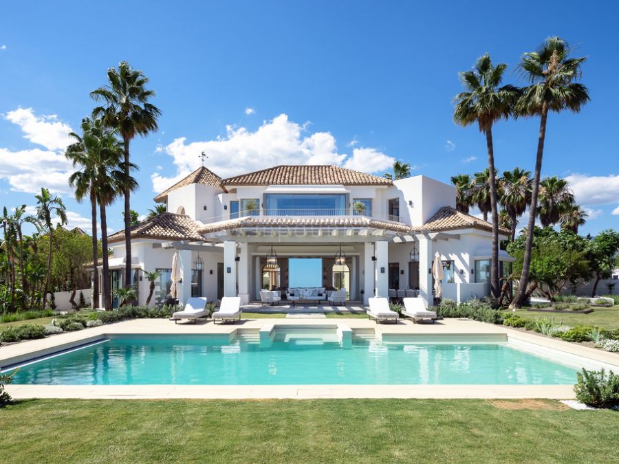 Moderne Villa mit atemberaubender Aussicht in La Quinta, Benahavis