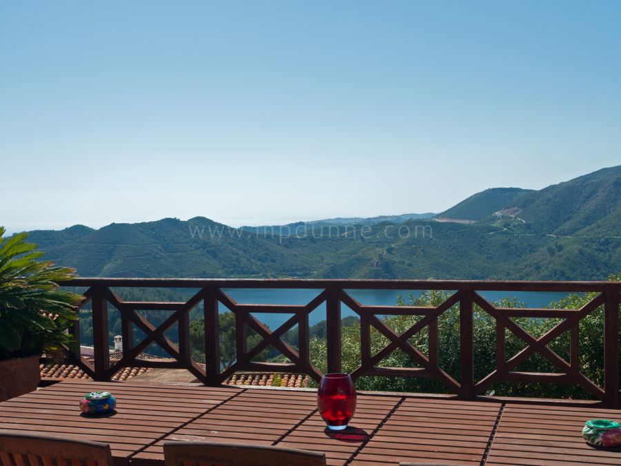 Villa mit herrlichem Panoramablick auf das Meer und den See